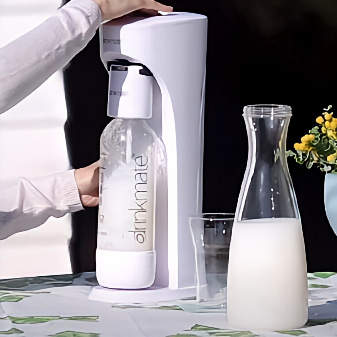 ドリンクメイト 家庭用炭酸飲料メーカー スターターキット DRMCOS1OWH Drinkmate ホワイト 電源コード不要 ガスシリンダー60L 1本 炭酸水500ml 約18円 ※シリンダーは法令上廃棄できません。 実用的 父の日 プレゼント - 画像 (3)